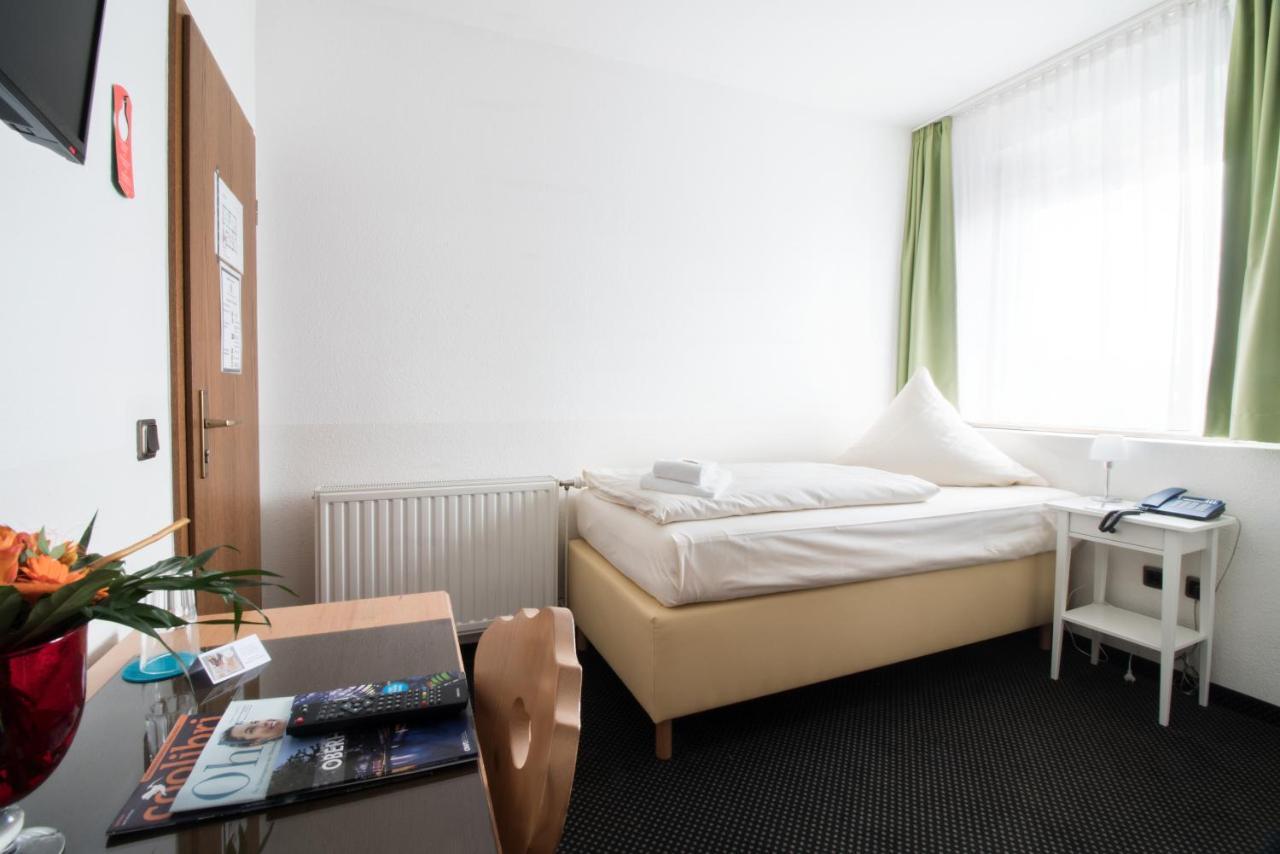 Hotel Zum Eisenhammer Оберхаузен Экстерьер фото
